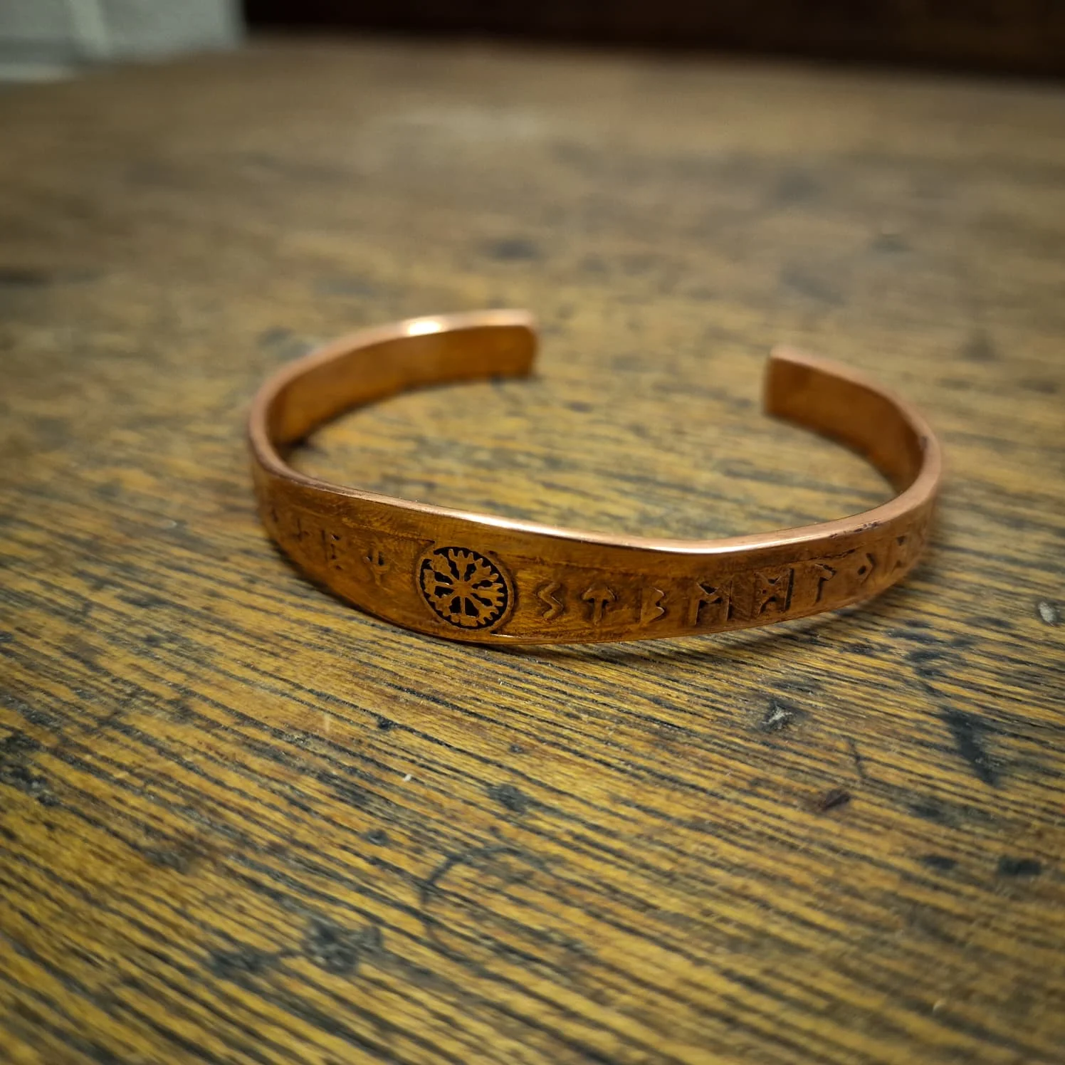Helm of Awe Runic Cuff - Line End